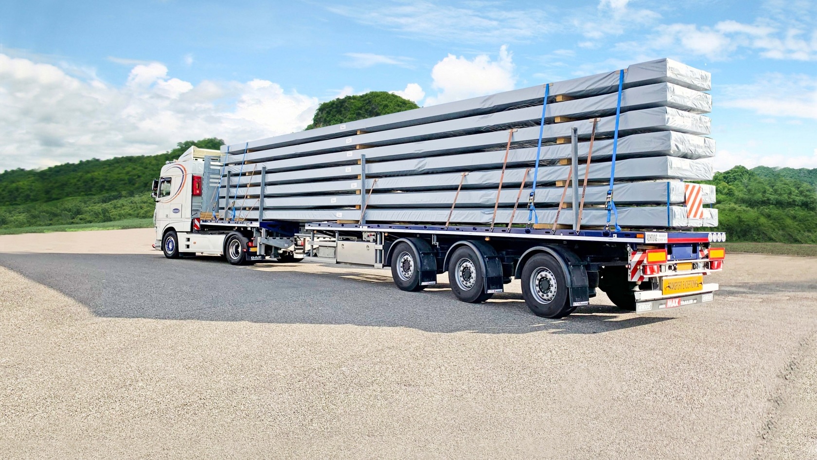 Transport of finished parts on a MAX200 flatbed trailer