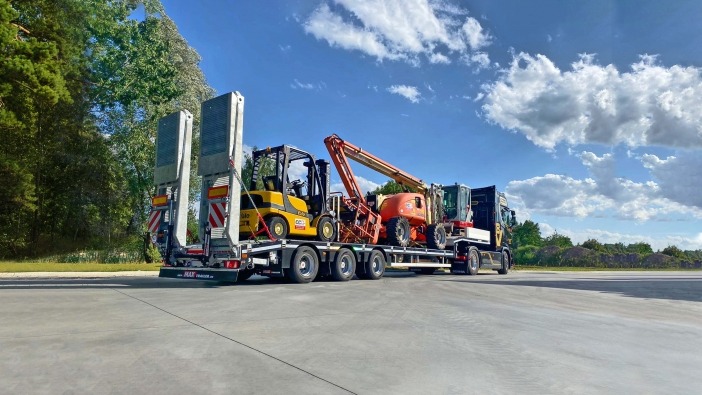 MAX Trailer, manufacturer of semi-trailers adapted for the lifting equipment sector