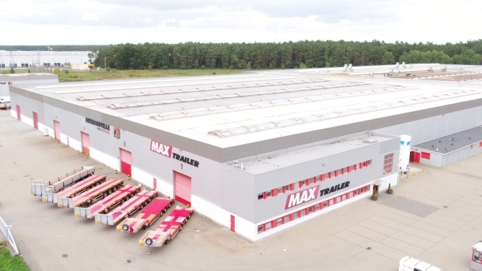 The Polish factory in Goleniow mainly focuses on the production of  the MAX Trailer vehicles from A to Z, as well as some  chassis structures. 